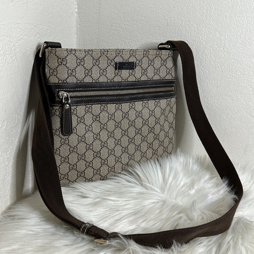 💯Authentic Gucci Crossbody Flat Messenger Bag🍀 - Picture 4 of 15